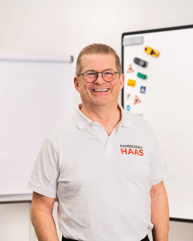Fahrlehrer Joachim Deckert der Fahrschule Haas in Würzburg